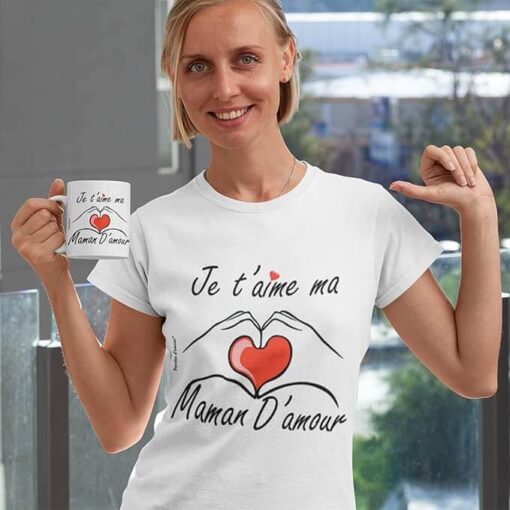 présentation mug je t'aime ma maman d'amour sur fond photo de présentation avec t shirt