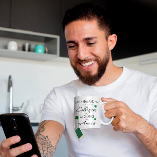 le-hasard-a-fait-de-nous-des-collegues-la-chance-des-amis-vert-image-galerie-5