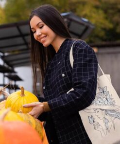 Tote-bag-femme-au-chapeau-poétique-avec-papillon-image-galerie-4