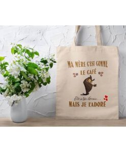tote-bag-ma-mere-cest-comme-le-cafe-elle-a-un-grain-mais-je-ladore-image-galerie-2