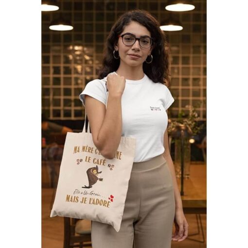 tote-bag-ma-mere-cest-comme-le-cafe-elle-a-un-grain-mais-je-ladore-image-galerie-1